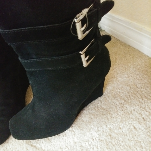 Michael Kors sueded bootie wedge boots 8 - Picture 3 of 5